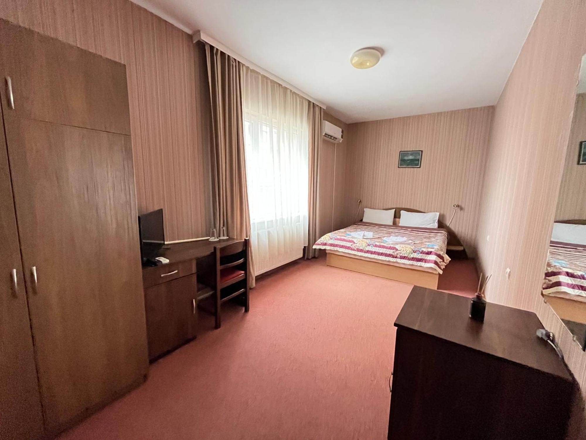 Park Hotel Ivailo Weliko Tarnowo Zimmer foto